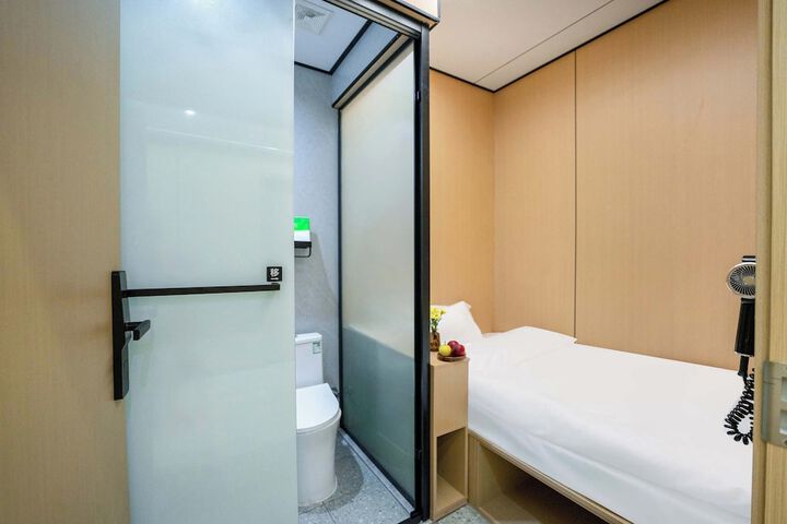 Room 4 of 67