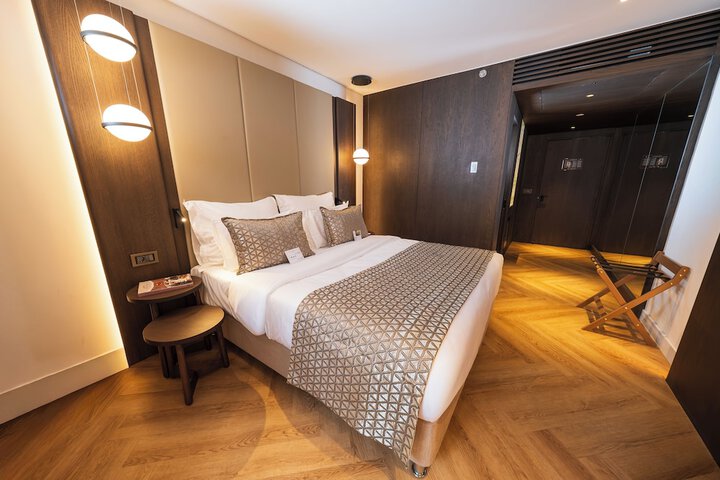 Room 50 of 200
