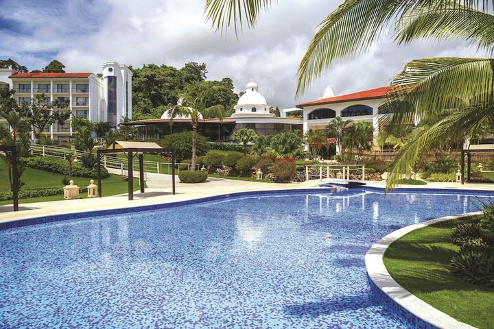 Hotel Pool
