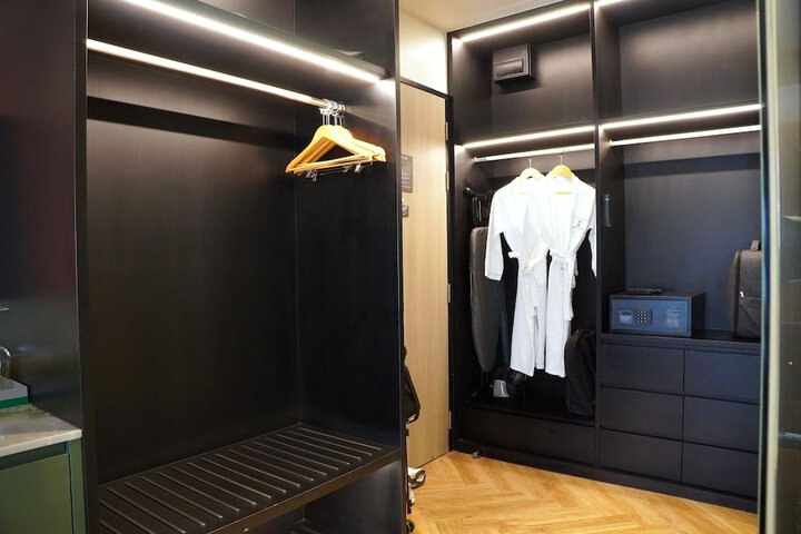 Room 21 of 63