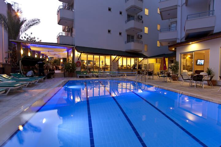Pool Hotel
