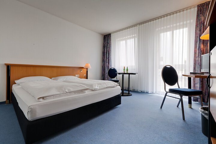 Room 5 of 42