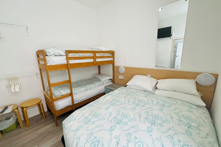 Room 45 of 148