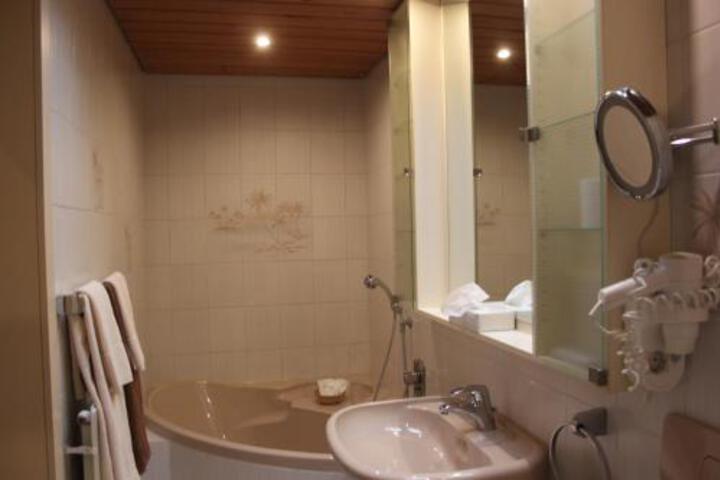 Room 10 of 20