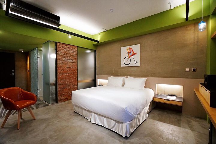 Room 12 of 50
