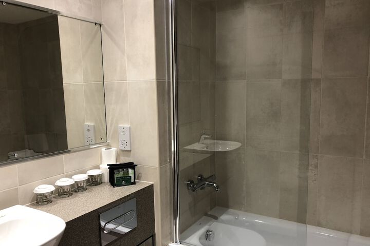 Room 28 of 52