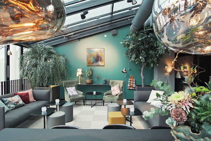 Entrance & Lobby
