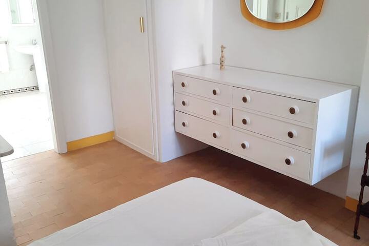 Room 27 of 118