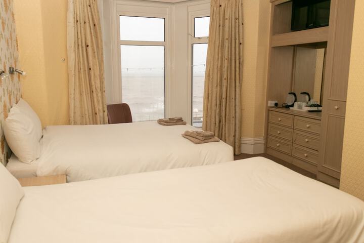 Room 7 of 17