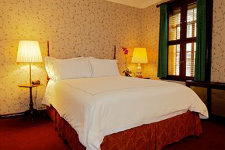 Room 9 of 32