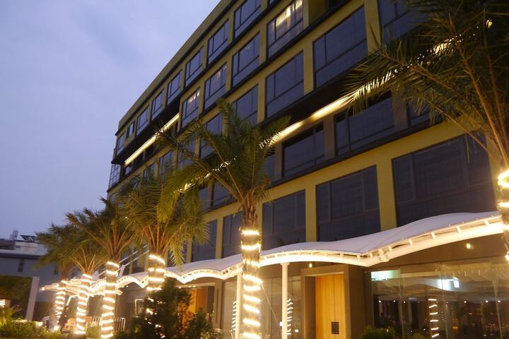 Hotel Exterior 48 of 58