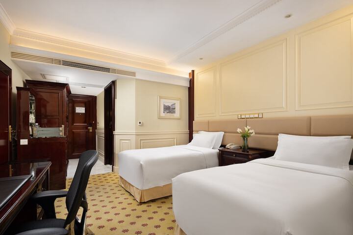 Room 19 of 76