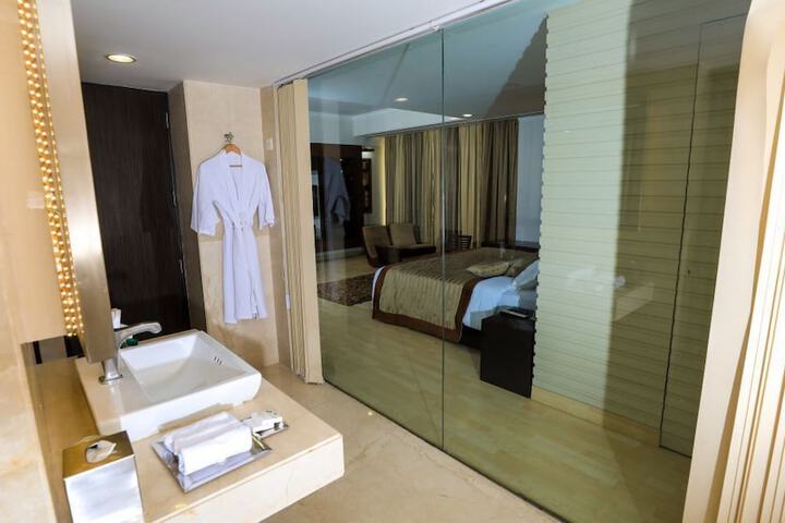 Room 37 of 70