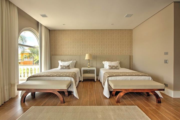 Room 28 of 103