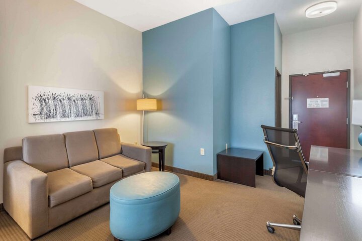 1 King Suite (1 of 5)