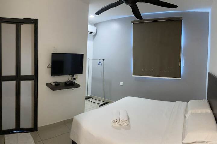 Room 10 of 33