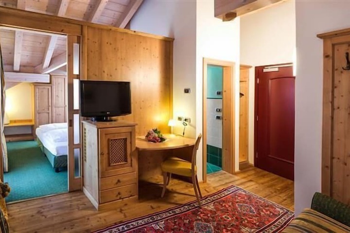 Room 6 of 53