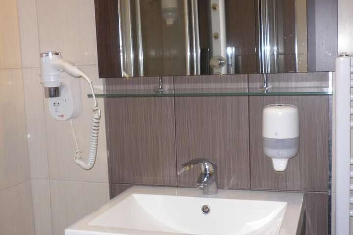 Room 12 of 30