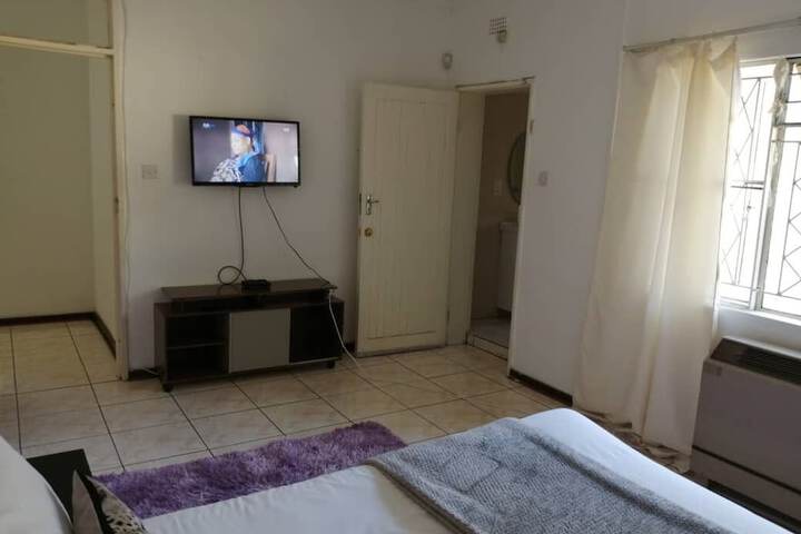 Room 5 of 25