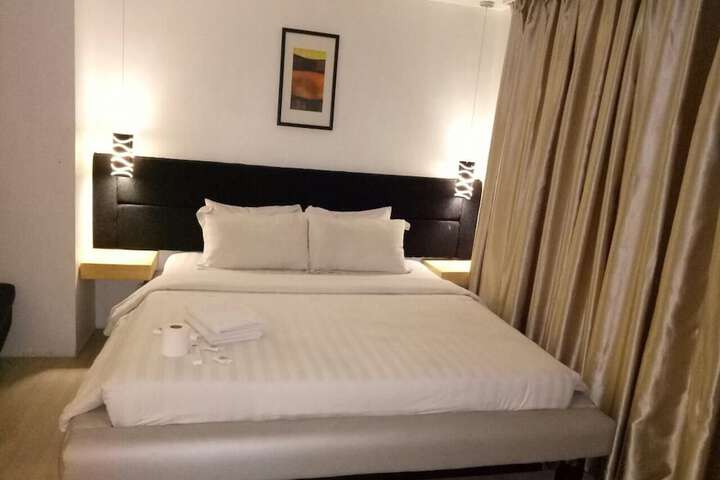Room 8 of 26