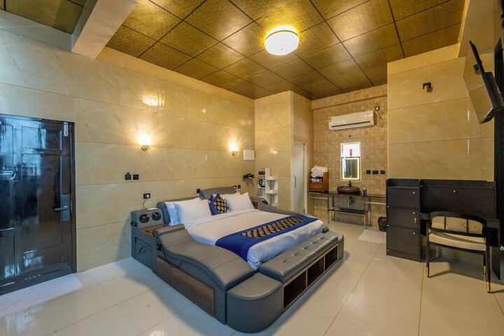 Room 30 of 75