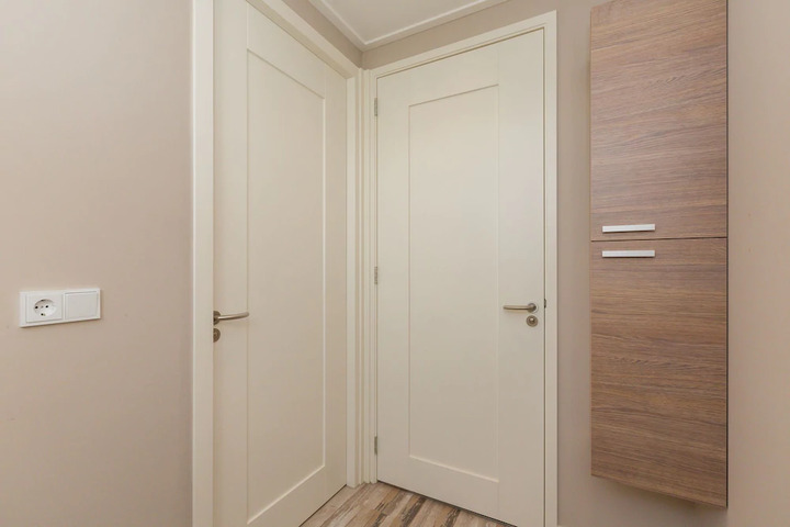 Room 6 of 10