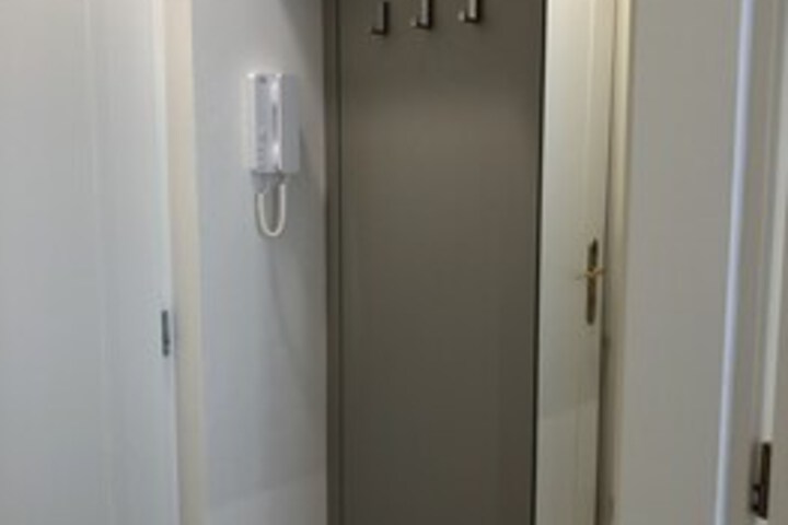 Room 12 of 27