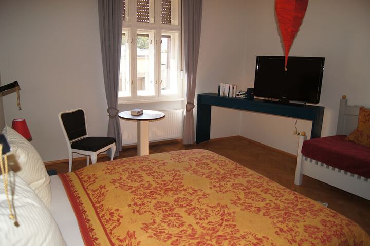 Room 6 of 53