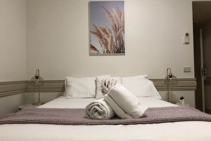Room 8 of 33