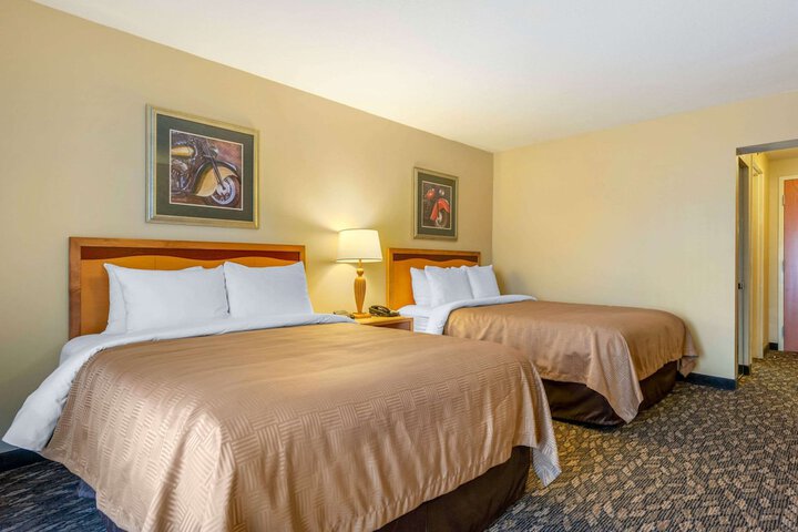 2 Queen Beds (11 of 23)