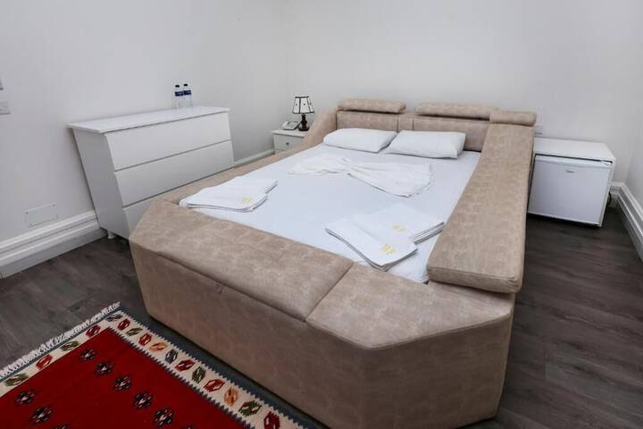 Room 26 of 122