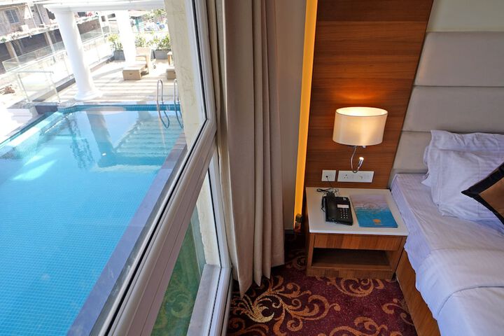 Room 16 of 72