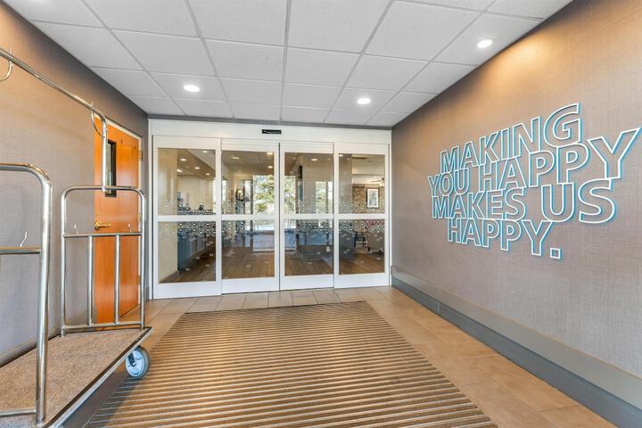 Entrance & Lobby