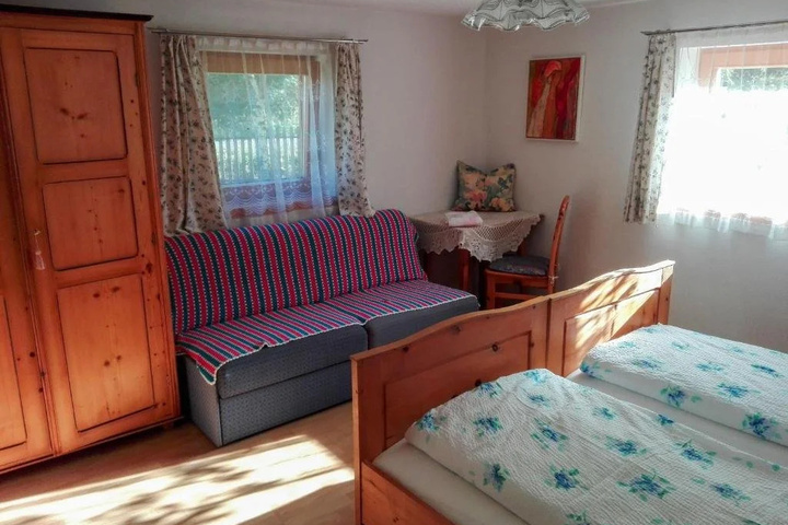 Room 6 of 10