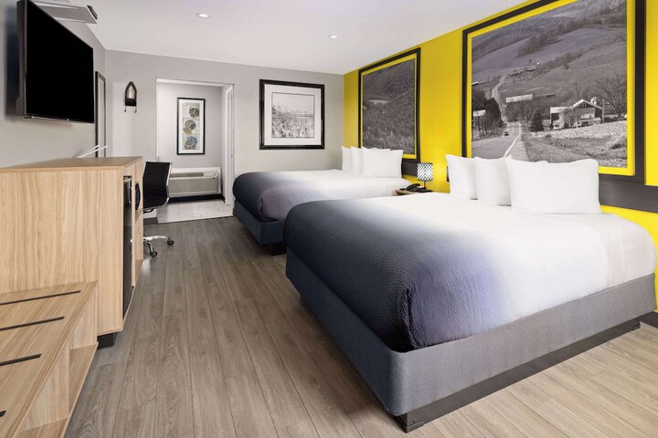 2 Queen Beds (3 of 12)