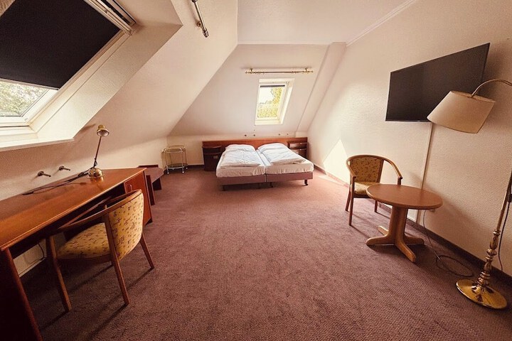 Room 12 of 26