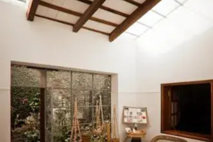 Room 12 of 20