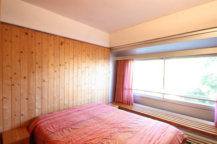 Room 12 of 74