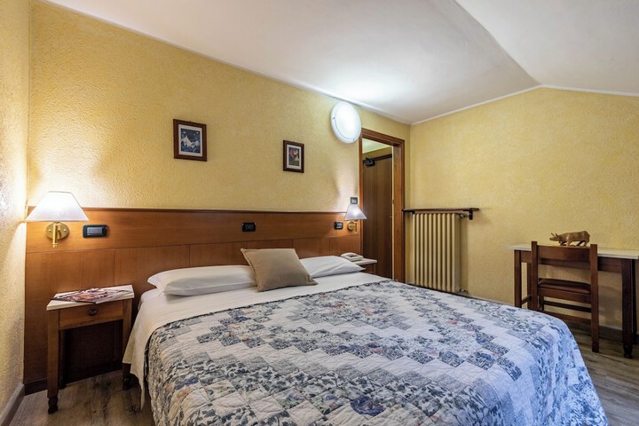 Room 10 of 75