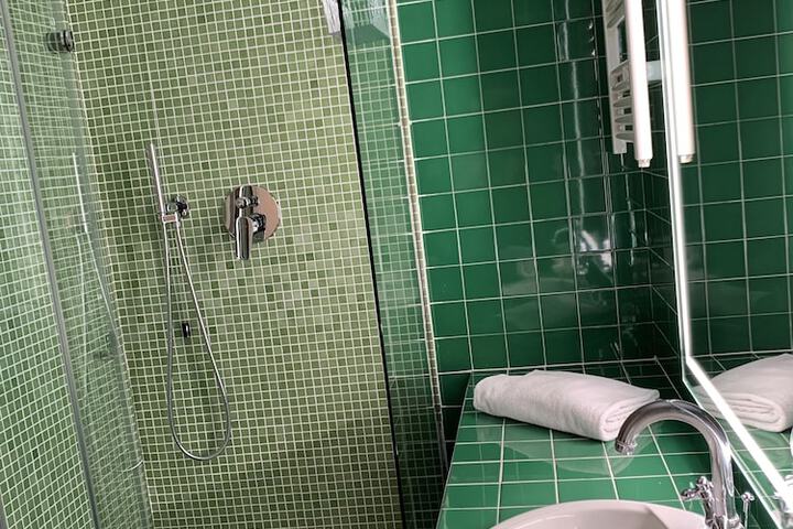 Room 74 of 118