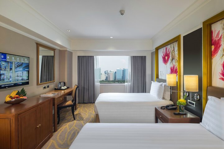 Room 12 of 100