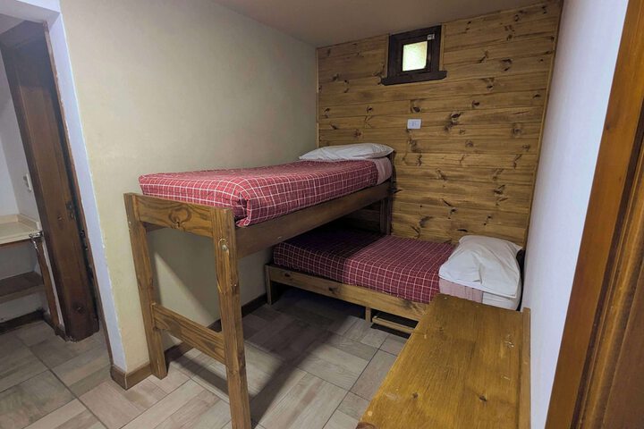 Room 10 of 48