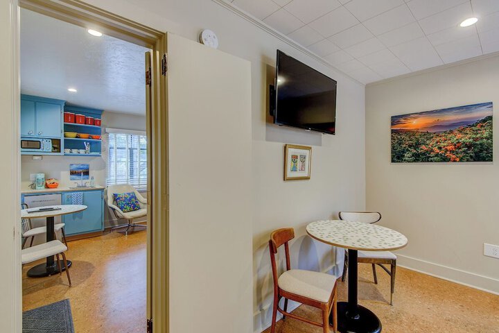 Room 12 of 102