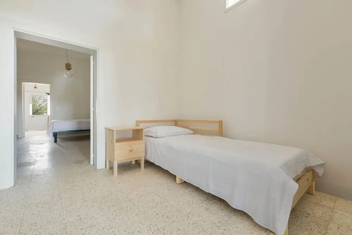 Room 5 of 15