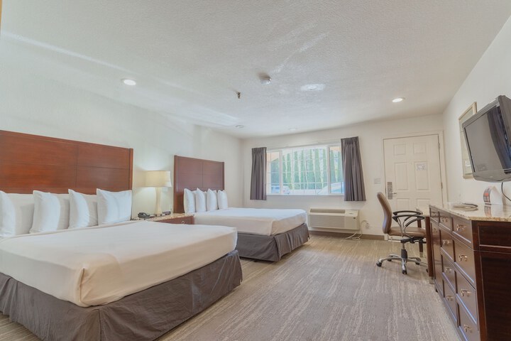 2 Queen Beds (15 of 43)