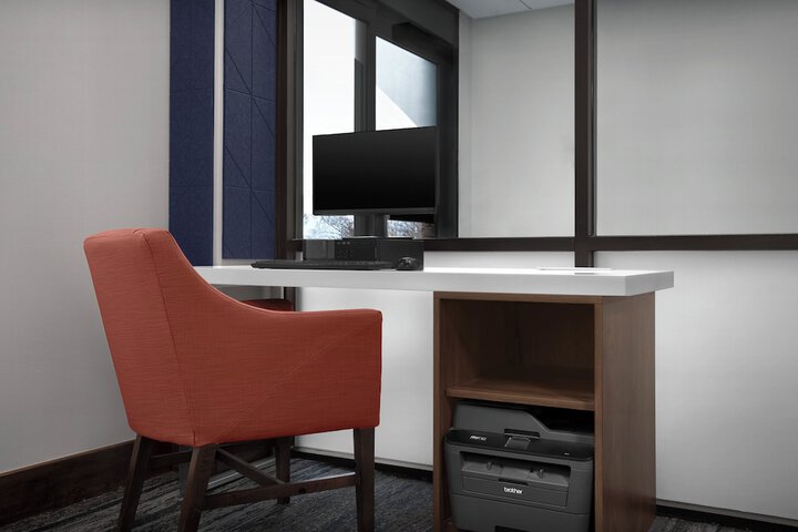 Business Center 28 of 32