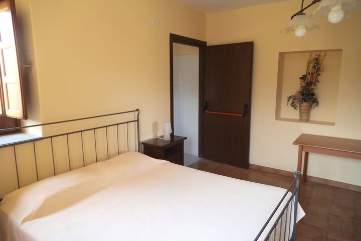 Room 9 of 48