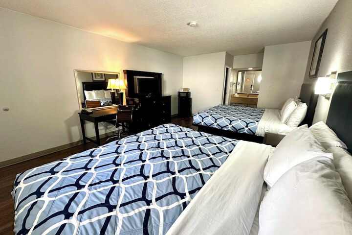 1 King Bed (10 of 13)
