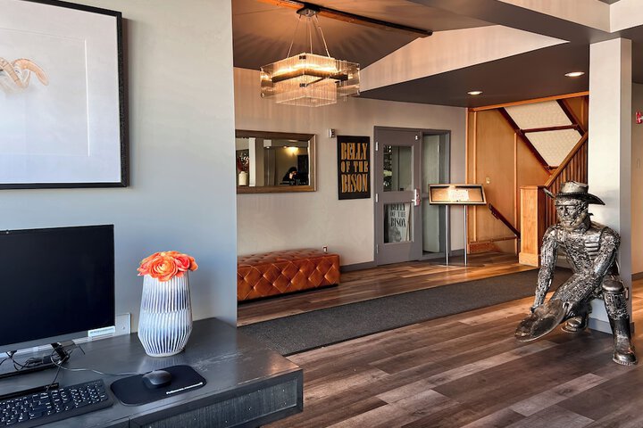 Entrance & Lobby