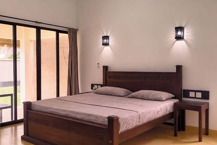 Room 4 of 17